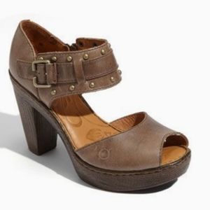 Born Teirney Peep-toe Platform Shoes Taupe 8